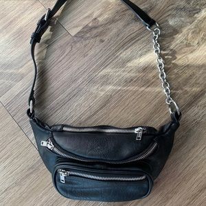 Brendy Melville Fanny pack black